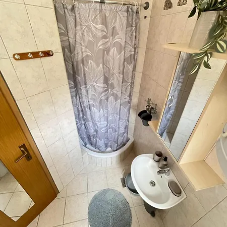 Jure Apartment *